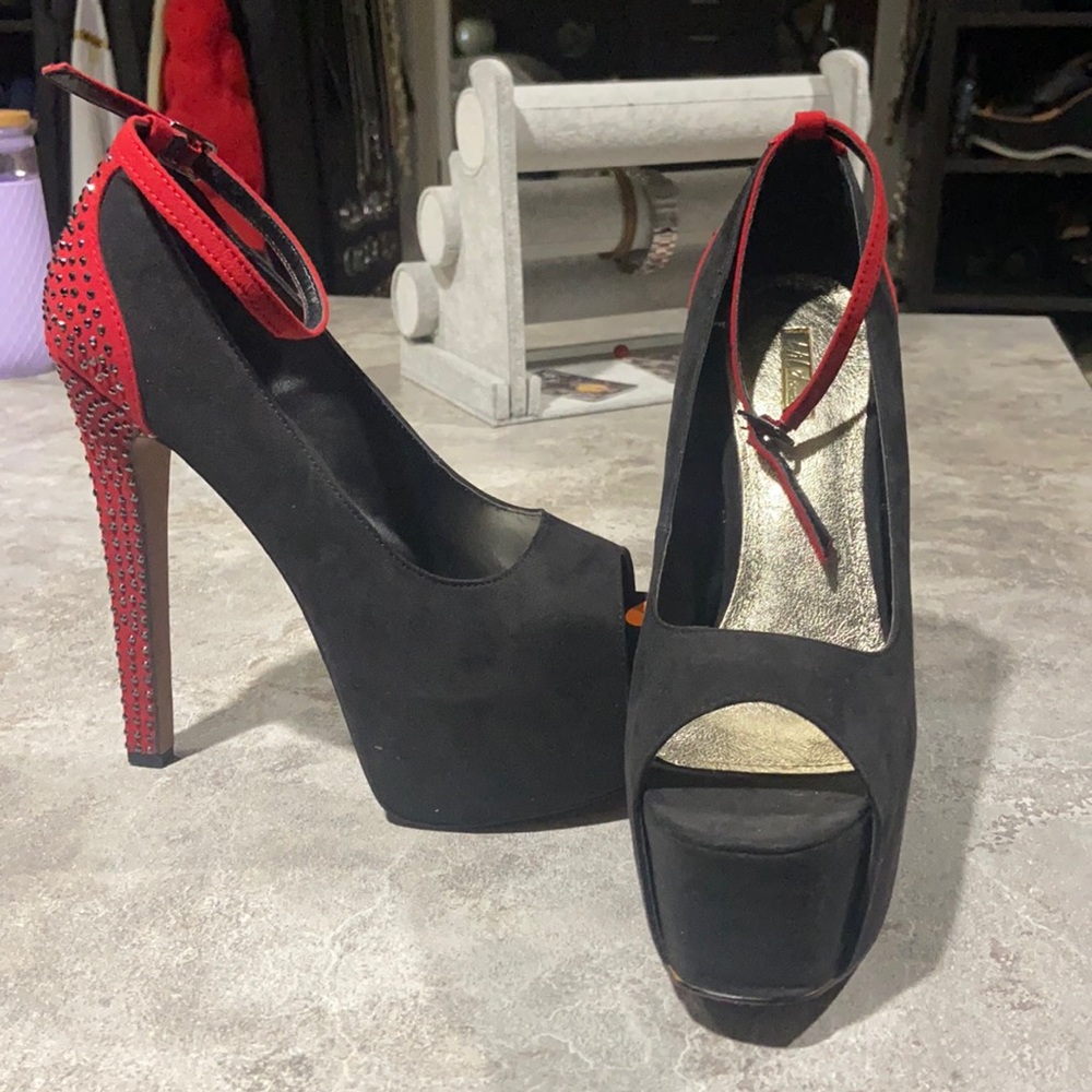 Red and Black pump heel size 8